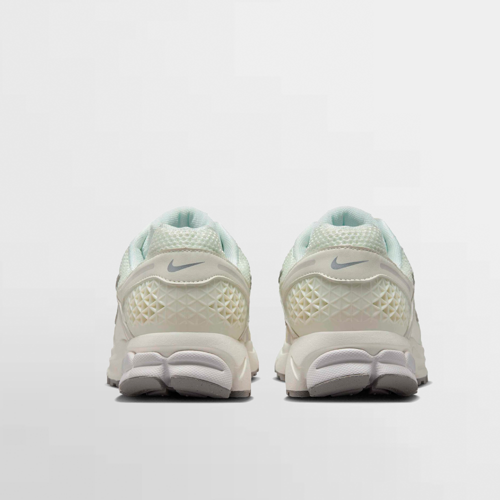 NIKE CALZADO ZOOM VOMERO 5 - FB9149 103