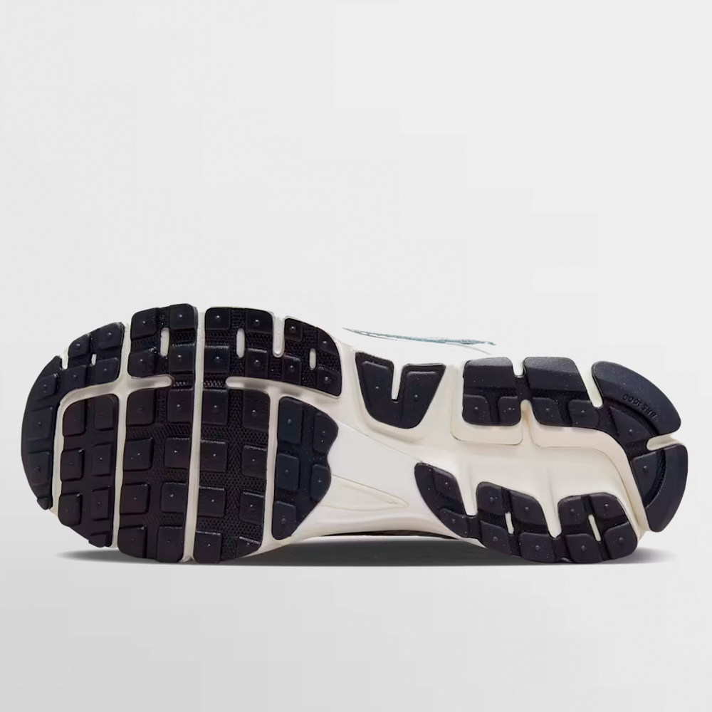 NIKE CALZADO ZOOM VOMERO 5 - FD0884 025